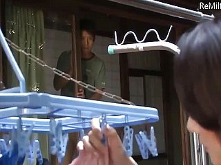 maman japonaise asiatique a attrapé young gentleman fils se masturber