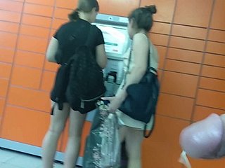 สาวได้รับแพคเกจ
