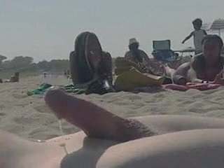 กระพริบกระเจี๊ยวบนชายหาด
