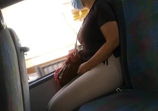 (Riskanter öffentlicher Bus) Amateur Blowjob von einem Fremden !!!