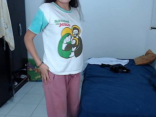 Mi Hermanita SE Pone Muy Caliente Cuando SE كامبيا دي روبا - Ella Es Virgen