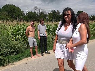 Tesão amadurece emily devine e lilian preto ser fodido ao ar livre