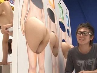 出場者は栄光の穴の少女をクリームパイに選びます