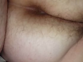 彼女の毛深い嫌いな人と毛深い猫の隠されたショット