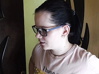 Anna est rentrée chez elle et a vu une trahison