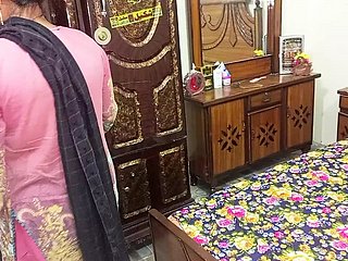 سعودی بڑی گدا گرم سوتیلی ماں کے ساتھ کپڑے استری کرتے وقت ، سوتیلی آؤ اور اس کو تقریبا fucks fucks - عرب ملف ہارڈکور بھاڑ میں جاؤ اور