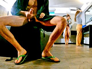 Abenteuer mit gemischtem Toilette: Zweiter Teil des Abenteuers, blitzender Schwanz für pass through the pearly gates beiden Hündinnen und wirklich riesige Cumshot