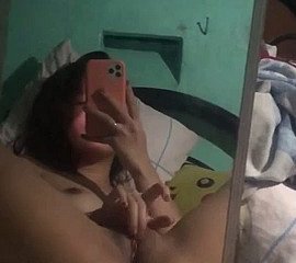 melancap di hadapan cermin