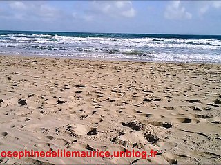 Josephine dari Pulau Mauritius : Kencing di Respectfully d'Agde di musim dingin