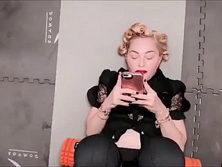 Tanrıça Madonna – Güzel Ayaklar Ve Bacaklar Büyüsü