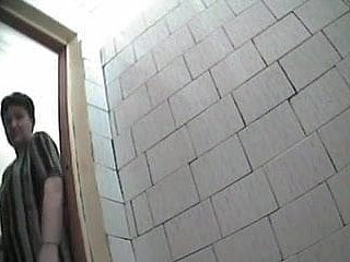 トイレで隠れたカム -  2