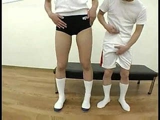 perempuan tinggi dan lelaki pendek (ditapis)