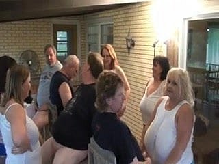 Mature BBW Sluts Sucking Bushwa dans le groupe Beguilement