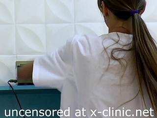 junge Mädchen Prüfungen bei Gyno Klinik